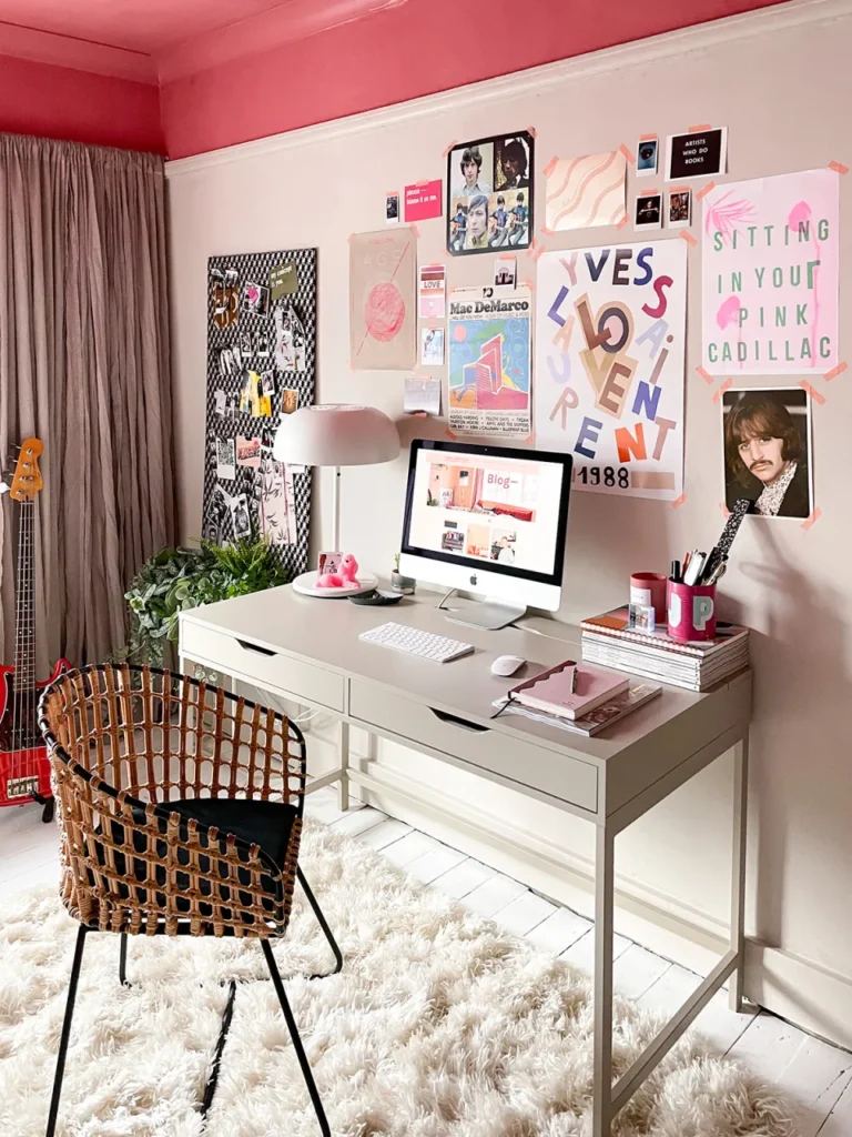 21 Home Office Ideas in the Living Room