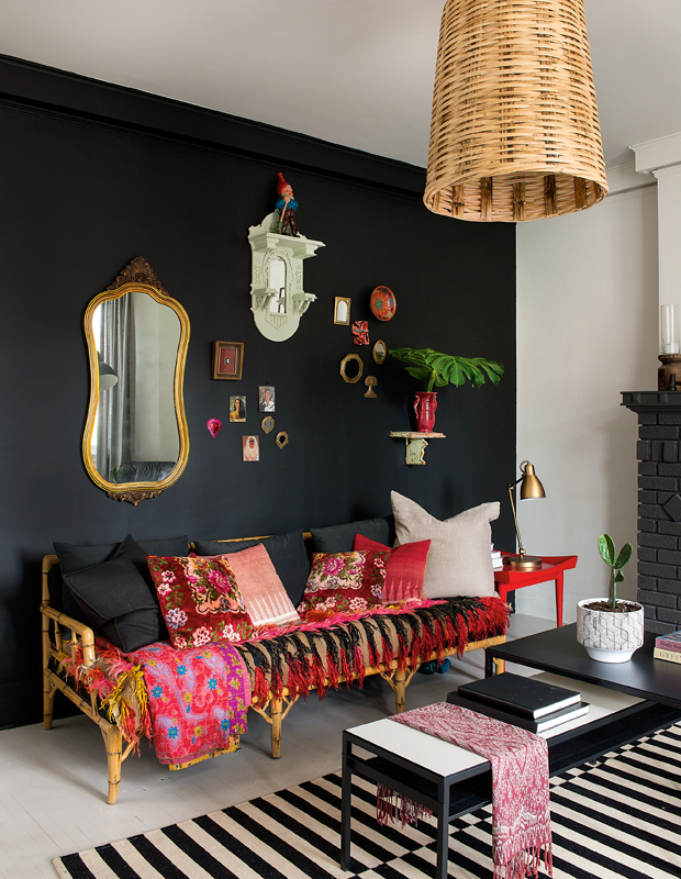 17 Black Accent Wall Living Room Ideas to Transform Your Space